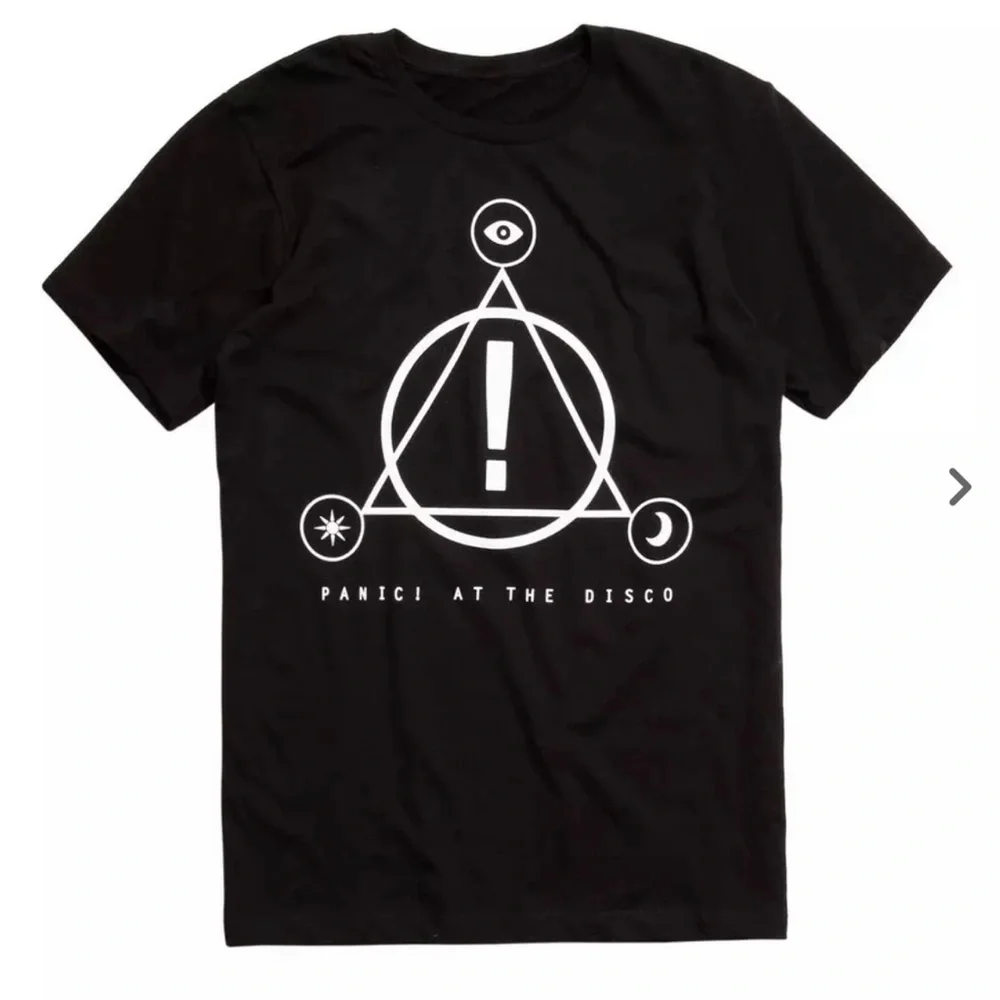 Hot Topic Tee - Picture 4 of 5
